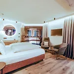 Hotel Zillergrundrock Luxury Mountain