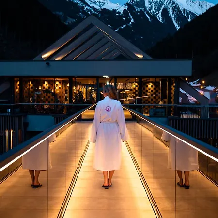 Hotel Zillergrundrock Luxury Mountain Mayrhofen