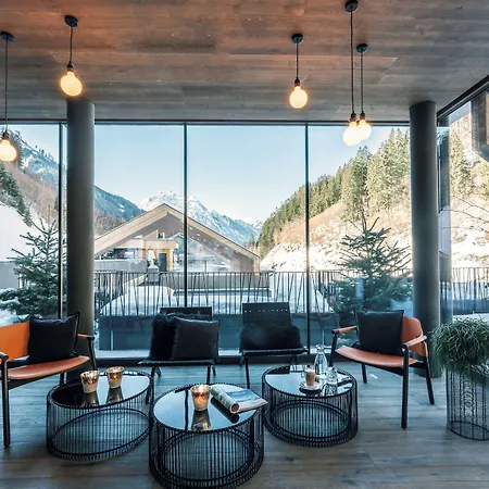 Hotell Zillergrundrock Luxury Mountain