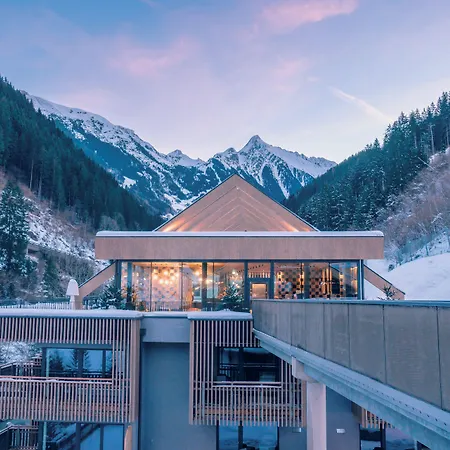 Zillergrundrock Luxury Mountain 4* 메이른호픈