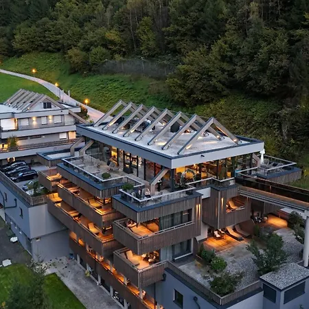 Hotell Zillergrundrock Luxury Mountain