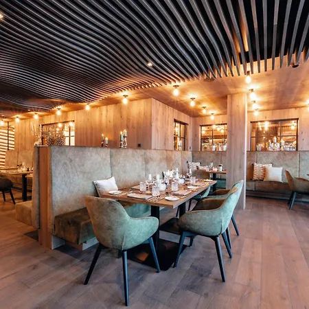 Hotel Zillergrundrock - Luxury Mountain Mayrhofen