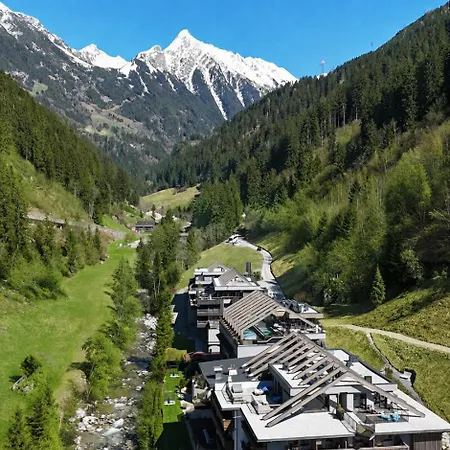 Hotel Zillergrundrock Luxury Mountain